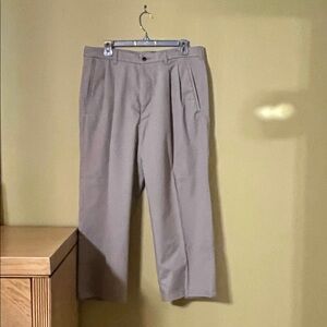 Haggar Men's Taupe Chinos 34x30 excellent like new condition